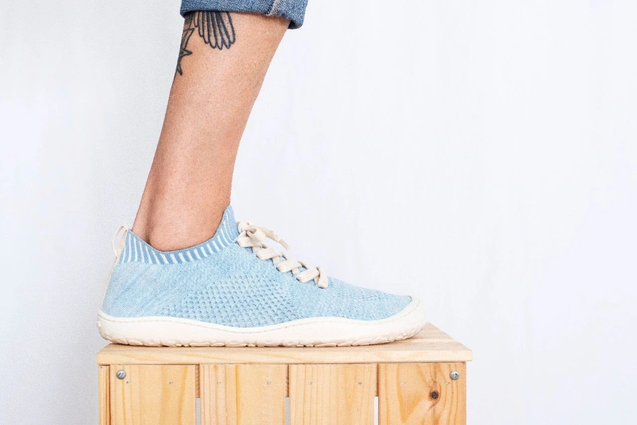 Босоногие кроссовки Sambas the bambas Essence Aura — голубые, фото 9